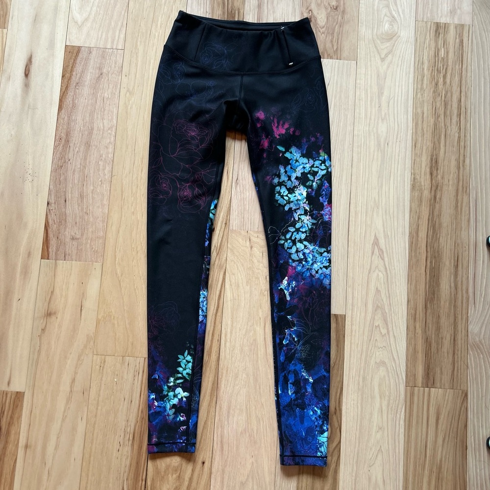 Like new! CALIA by Carrie Underwood Black and Blue Leggings